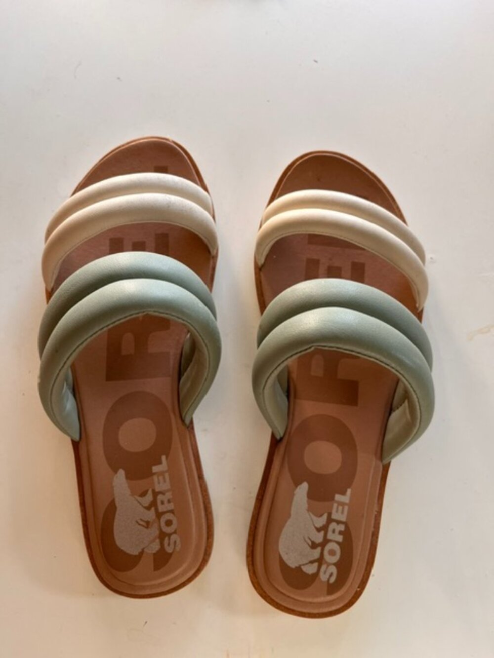 Sorel green and white slides